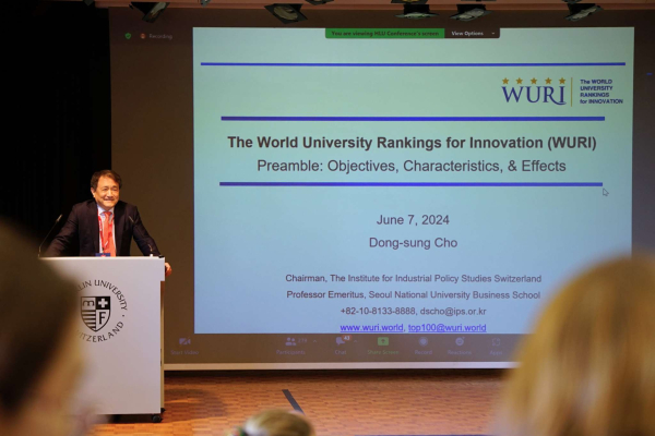 Dong-sung Cho presenting the WURI ranking announcement