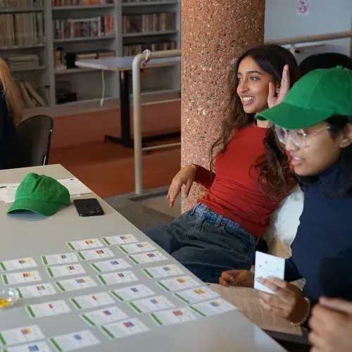 First-Year Students Dive Into postfossilCities Simulation